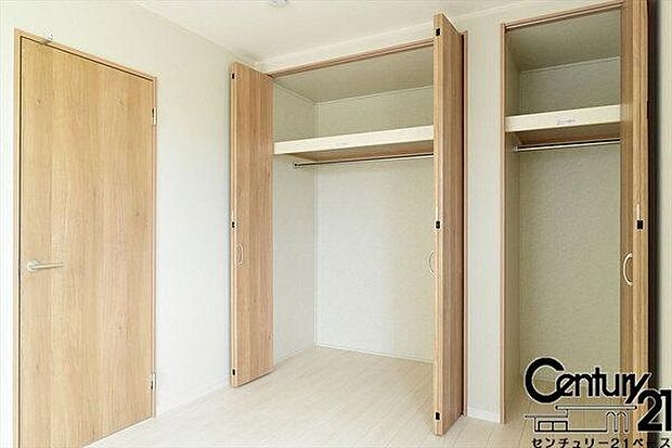 ■冬物のコートや季節ものなど、たっぷり収納可能!■