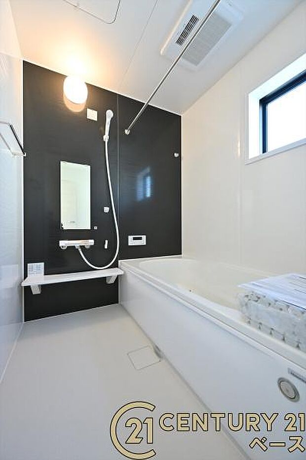 ■現地撮影写真■ゆったりしたサイズの浴室!足を伸ばしての入浴は疲れも癒してくれます!