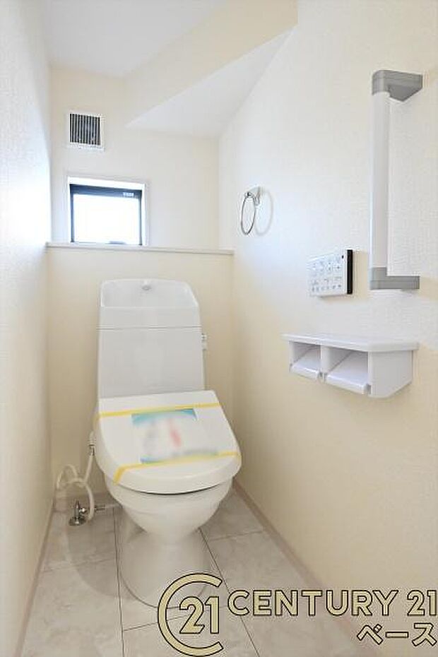 ■現地撮影写真■フチなし&トルネード洗浄でお掃除も楽らく!ウォシュレット付きです!
