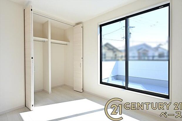 ■現地撮影写真■収納スペース付きで整理整頓も楽々!