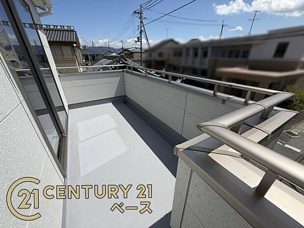 ■現地撮影写真■日当たりのよいバルコニー!洗濯物もよく乾きます!