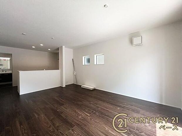 ■現地撮影写真■ご家族でくつろいでいただける広々したLDKは約16帖!