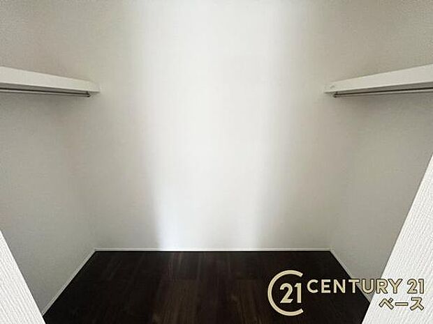 ■広々としたWICを完備!大きな荷物も楽々収納!