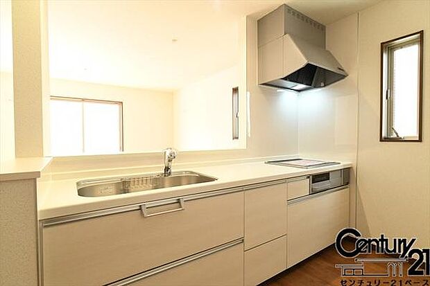 ■キッチンパネルは油などの汚れが付着しにくく、毎日のお手入れが簡単なので清潔なキッチンが保てます!■