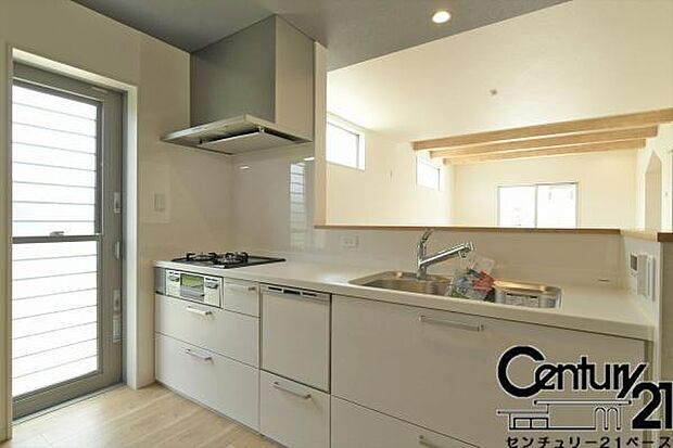 ■家族とのコミュニケーションがとりやすい人気のカウンターキッチン!食洗器付きで洗い物も楽々!■