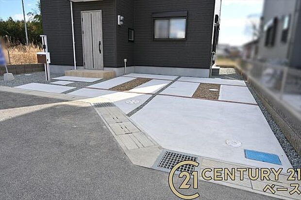 ■現地撮影写真■駐車スペース2台分完備!