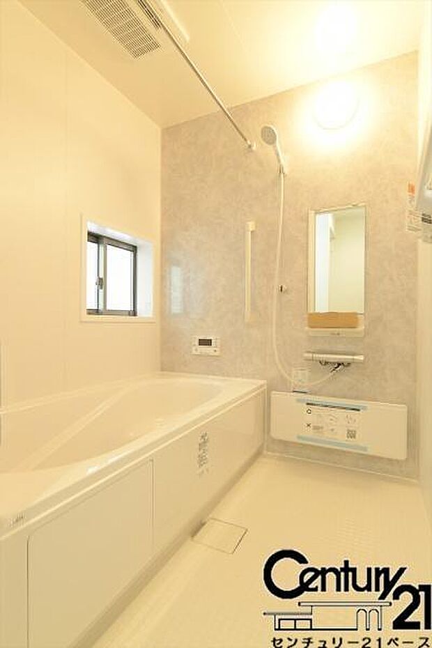 ■ゆったりしたサイズの浴室です!足を伸ばしての入浴は疲れも癒してくれます!■