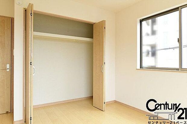 ■冬物のコートや小物など、たっぷり収納可能!■