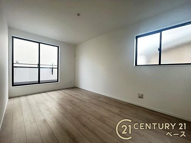 ■バルコニーに面した開放感のあるお部屋です！