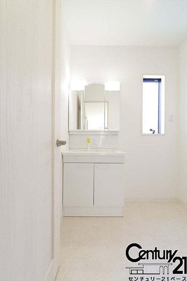 ■収納豊富な広々とした洗面スペースです!■