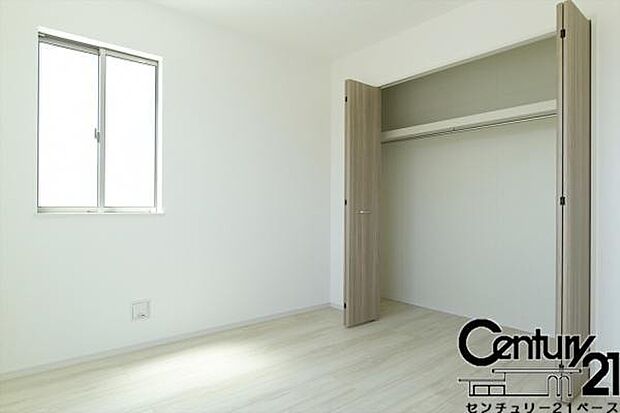 ■冬物のコートや小物など、たっぷり収納可能!■