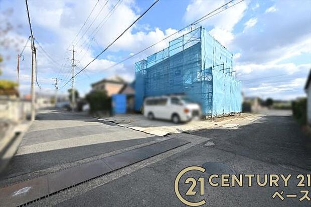 ■現地撮影写真■敷地と道路の高低差が少なく駐車もスムーズです!
