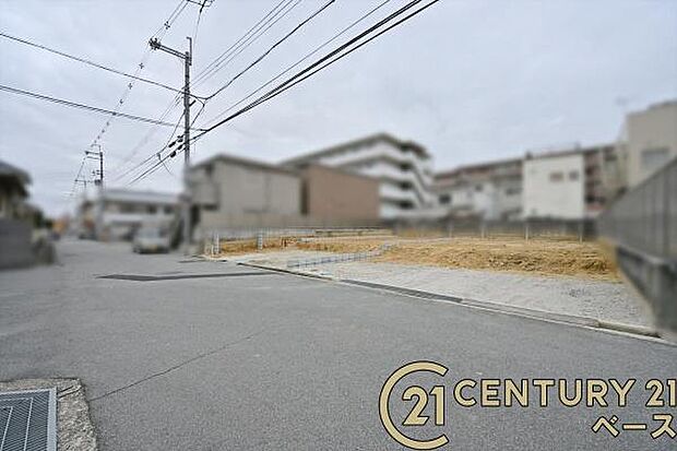 ■現地撮影写真■敷地と道路の高低差が少なく駐車もスムーズです!