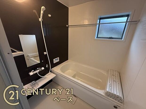 ■ゆったりしたサイズの浴室!足を伸ばしての入浴は疲れも癒してくれます!