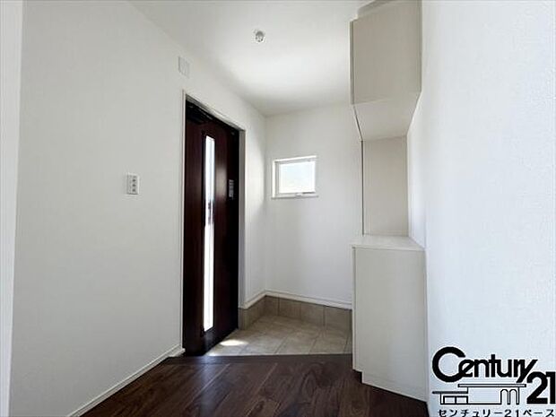 ■玄関には大容量シューズボックスを完備!■