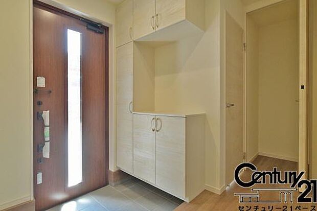 ■玄関には大容量シューズボックス完備!■