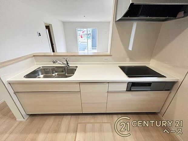 ■家族とのコミュニケーションがとりやすい人気のカウンターキッチン!■