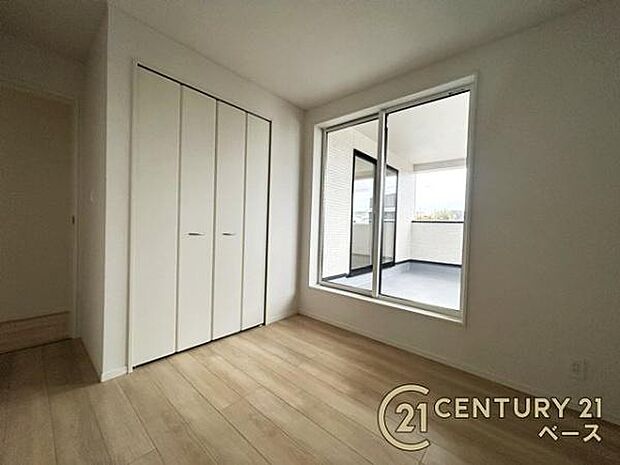 ■バルコニーに面した開放感のあるお部屋です!