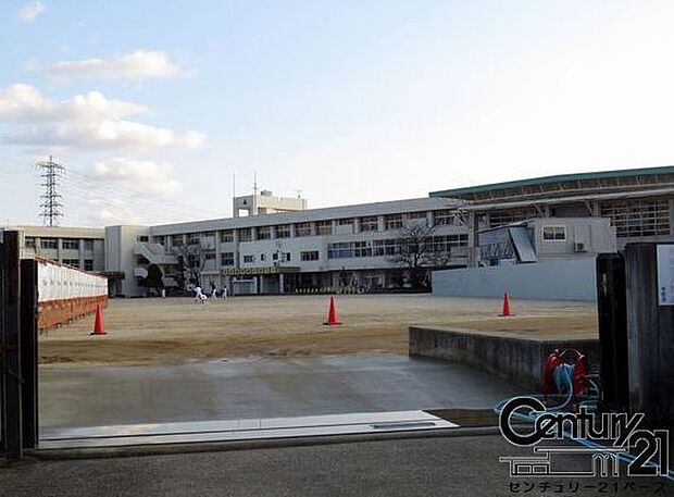 上牧町立上牧第二小学校まで200m