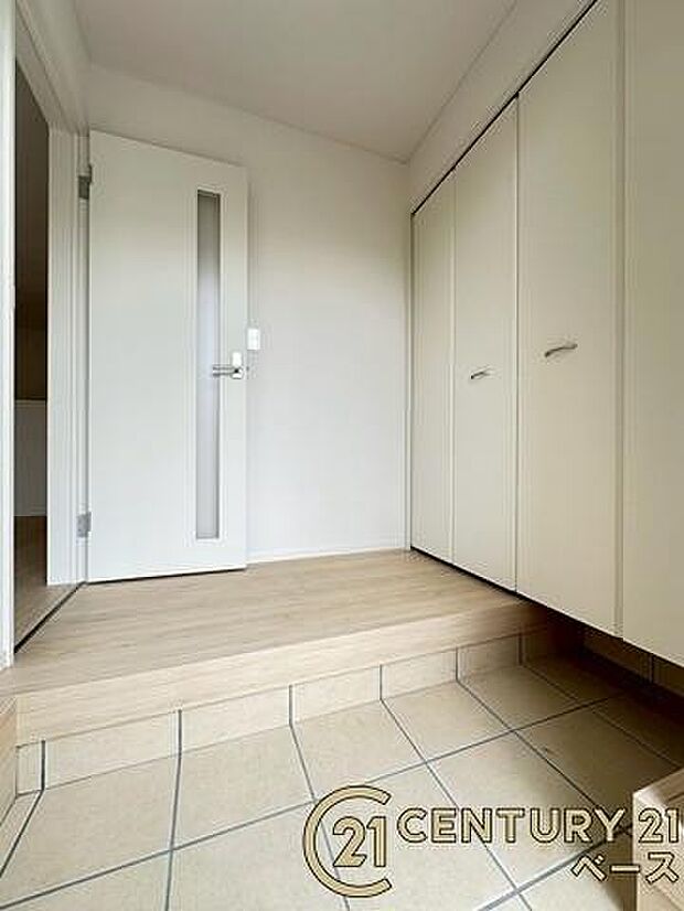 ■現地撮影写真■こちらは玄関から見た廊下部分です!