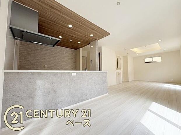 ■現地撮影写真■家族団欒も快適な広々としたリビング!