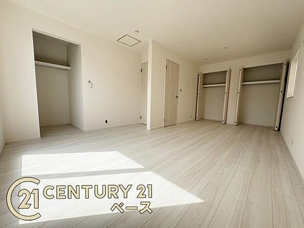 ■現地撮影写真■使い勝手の良い広々とした約11帖の洋室です!