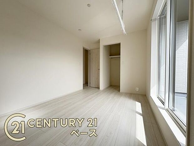 ■現地撮影写真■バルコニーに面した開放感のあるお部屋です!