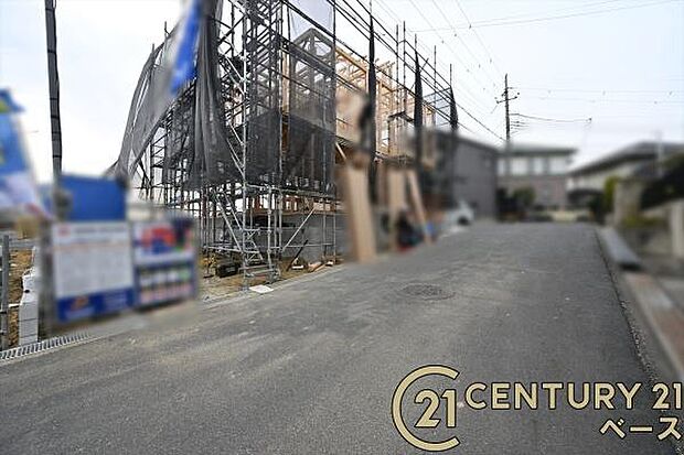 ■現地撮影写真■前面道路約6mでお車の出し入れも楽々!