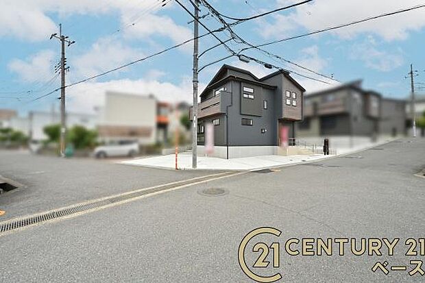 ■現地撮影写真■前面道路約6mでお車の出し入れも楽々!