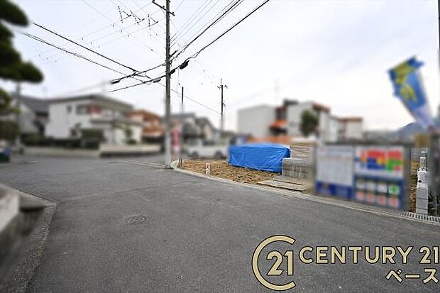 ■現地撮影写真■前面道路約6mでお車の出し入れも楽々!