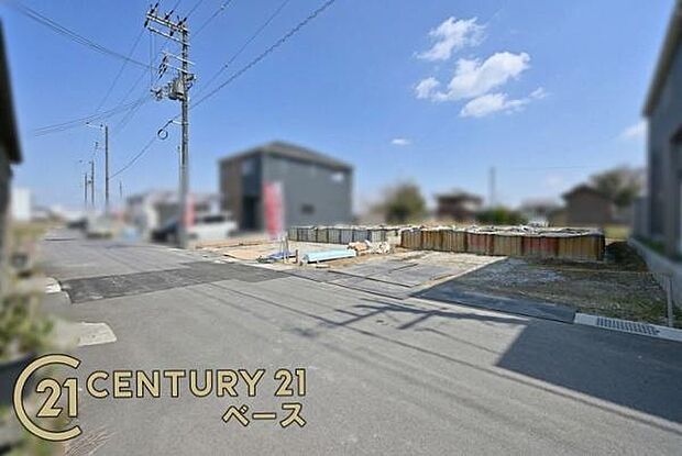 ■現地撮影写真■前面道路約5mでお車の出し入れも楽々!