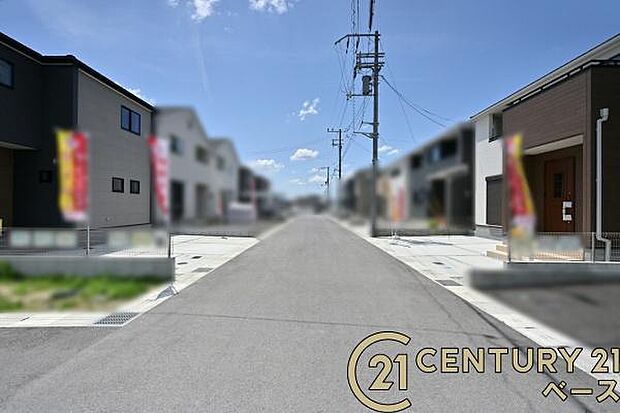 ■現地撮影写真■ 前面道路は6m以上と広くゆったりしています!