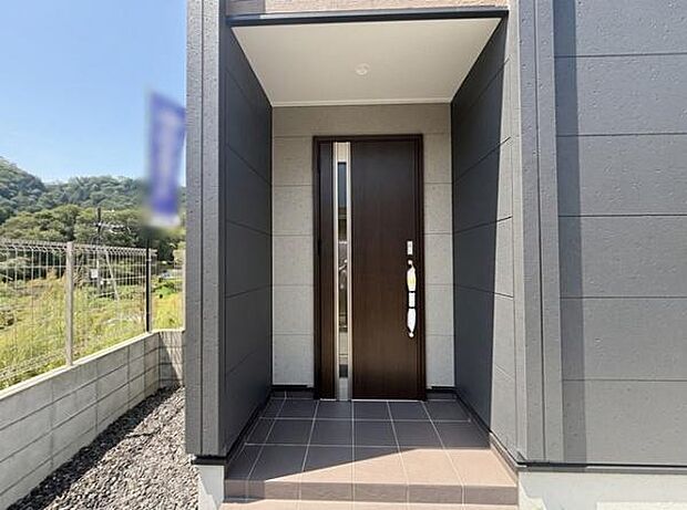■こちらがが外観から見た玄関となっております。