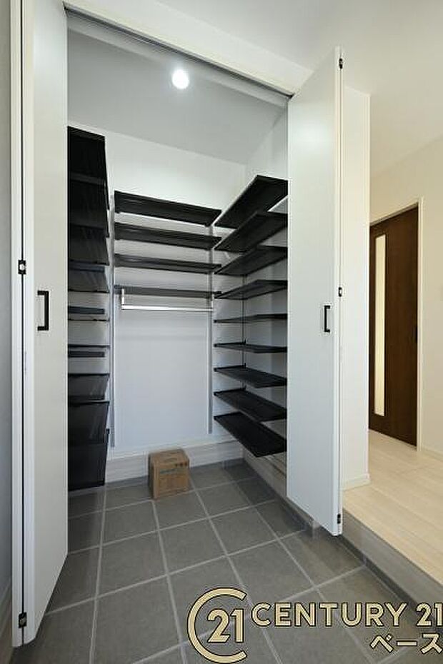 ■現地撮影写真■土間収納付きで玄関をスッキリ広々使用出来ます!