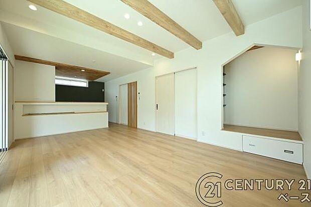 ■現地撮影写真■開放的で明るい空間のリビングです!