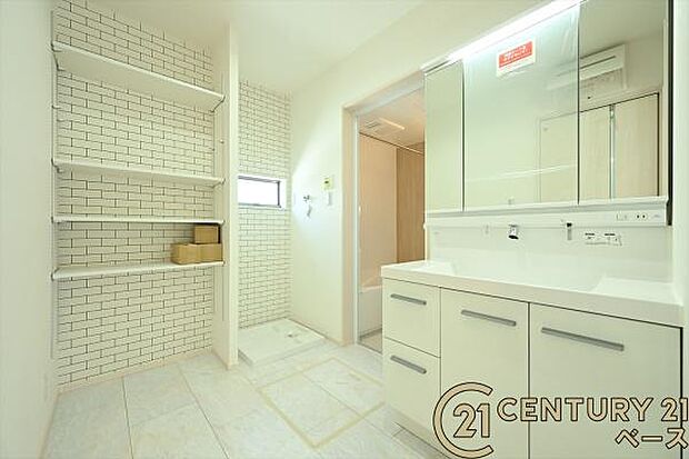 ■現地撮影写真■ ゆったりとした広さの快適な洗面スペースです!