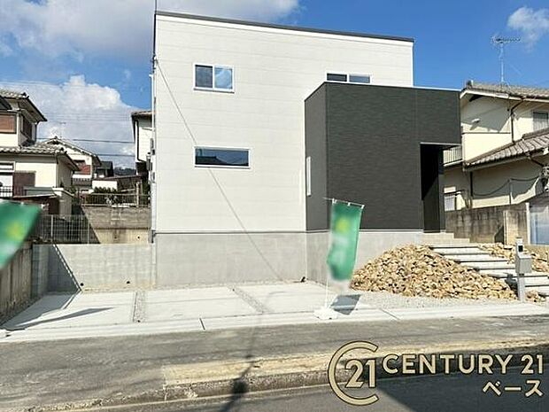 ■現地撮影写真■駐車スペースは3台分完備!来客時なども安心です!