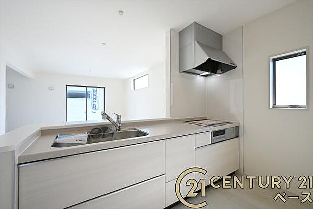 ■現地撮影写真■家族とのコミュニケーションがとりやすい人気のカウンターキッチン!