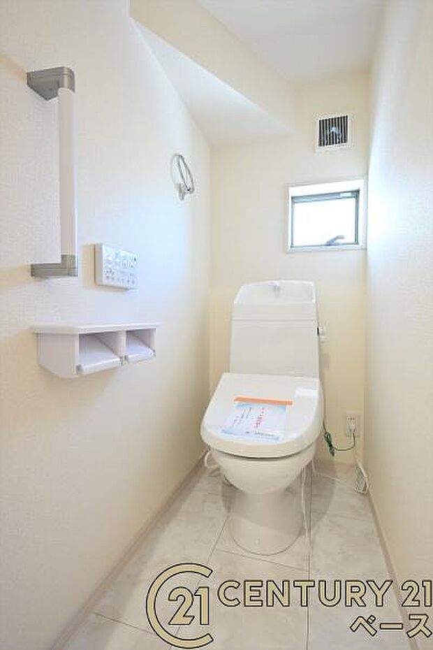 ■現地撮影写真■フチなし&トルネード洗浄でお掃除も楽らく!ウォシュレット付きです!