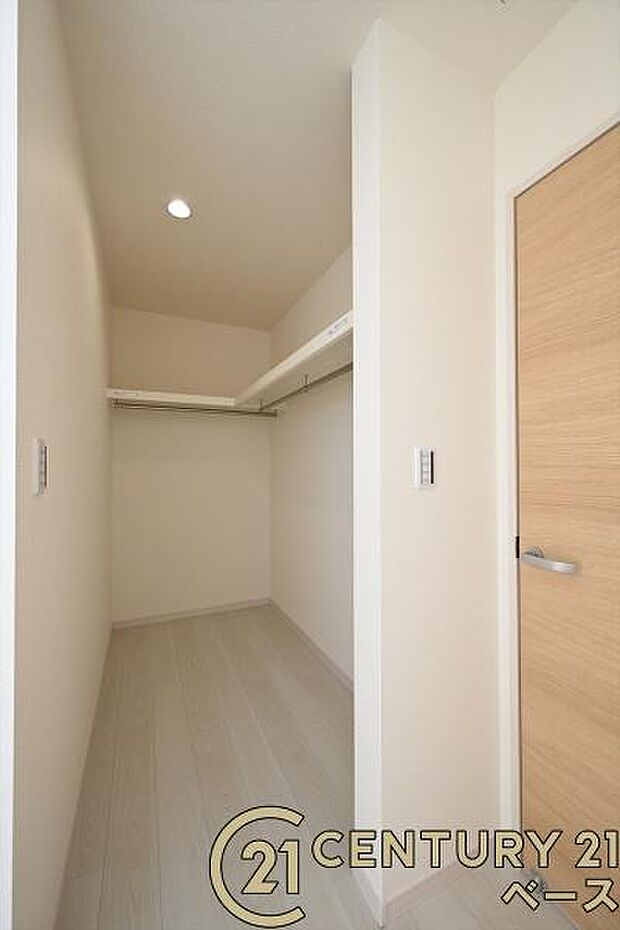 ■現地撮影写真■広々としたWICを完備!大きな荷物も楽々収納!■