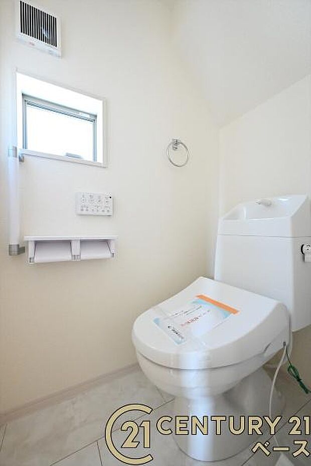 ■現地撮影写真■フチなし&トルネード洗浄でお掃除も楽らく!ウォシュレット付きです!