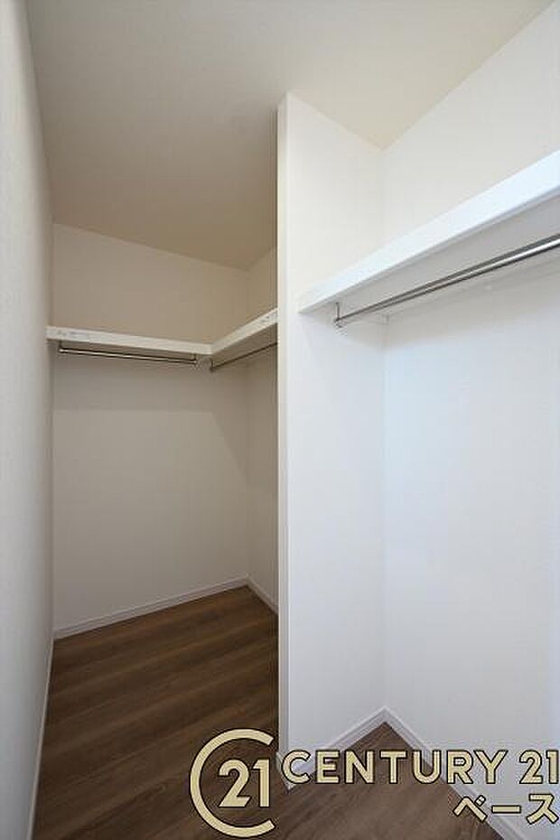 ■現地撮影写真■広々としたWICを完備!大きな荷物も楽々収納!■