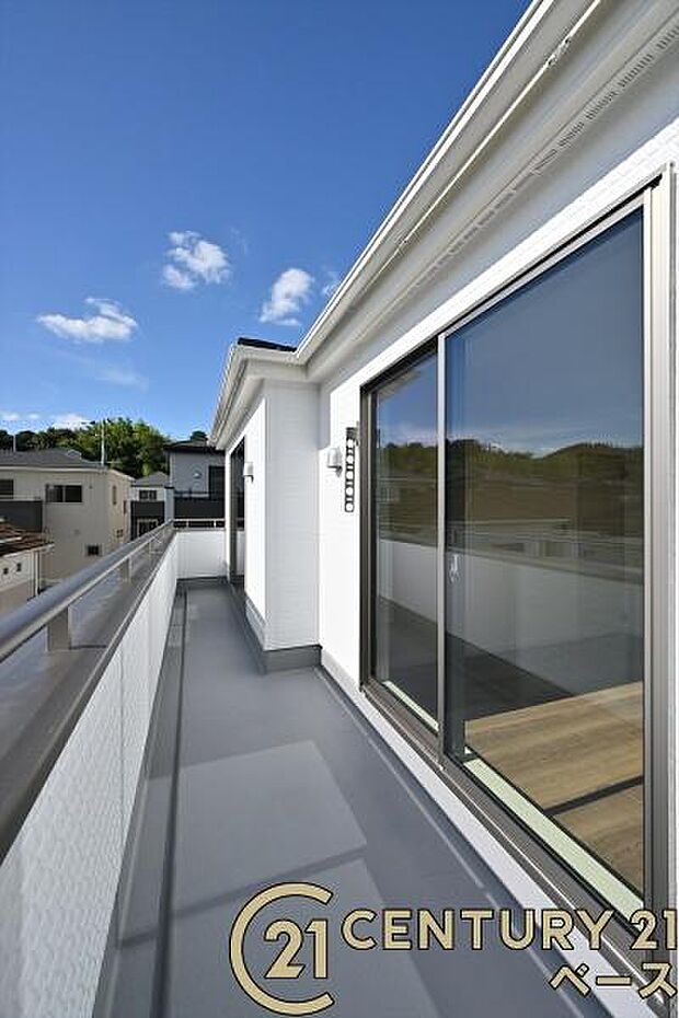 ■現地撮影写真■日当たりのよい広々としたバルコニー!