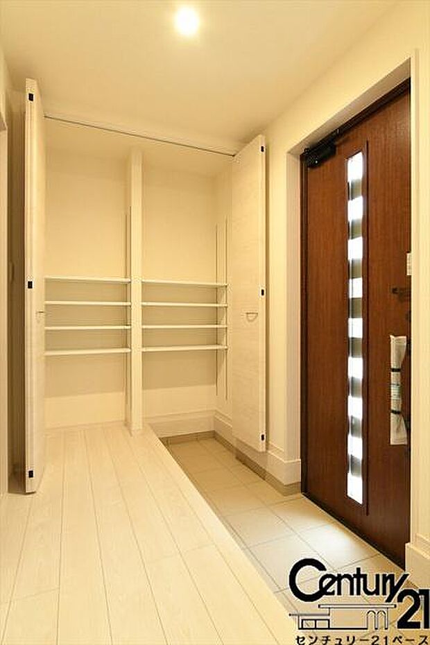 ■玄関には大容量収納スペースを完備!■