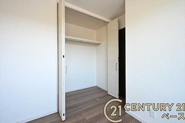 ■現地撮影写真■便利なクローゼットを完備!