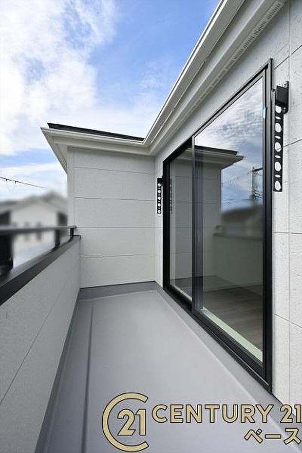 ■現地撮影写真■日当たりのよい広々としたバルコニー!洗濯物もよく乾きます!