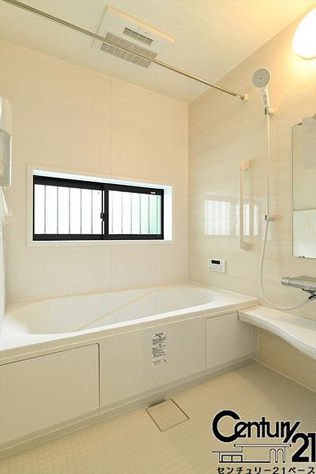 ■ゆったりしたサイズの浴室です!足を伸ばしての入浴は疲れも癒してくれます!■