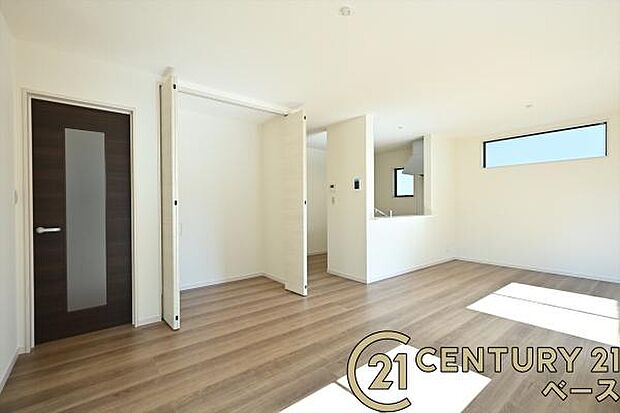 ■現地撮影写真■大きな窓から柔らかい光が射し込みます!