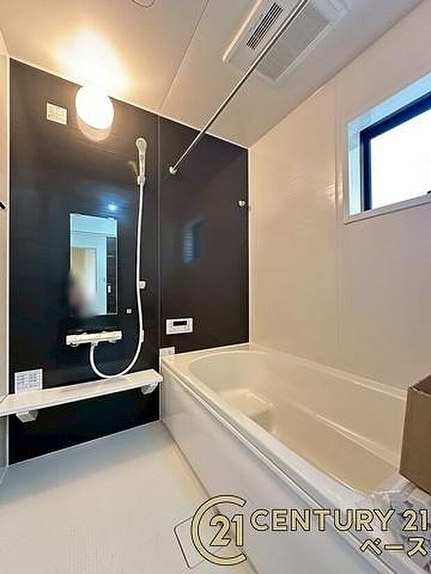 ■現地撮影写真■ゆったりしたサイズの浴室!足を伸ばしての入浴は疲れも癒してくれます!