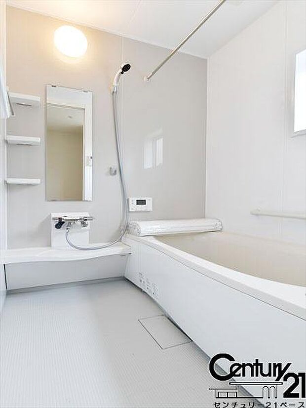 ■床は水ハケが良く、乾きやすいのでカビの発生も軽減!嬉しい浴室乾燥機付です!■